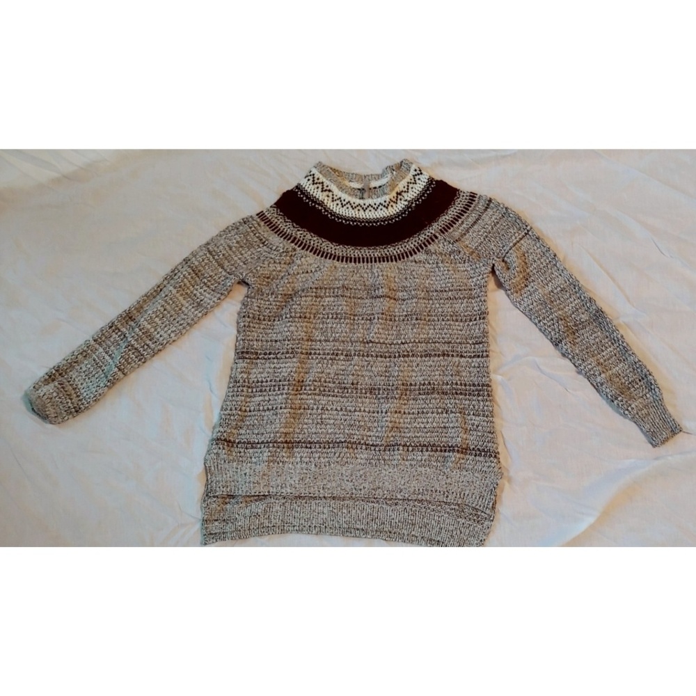 Maroon and white/beige sweater.